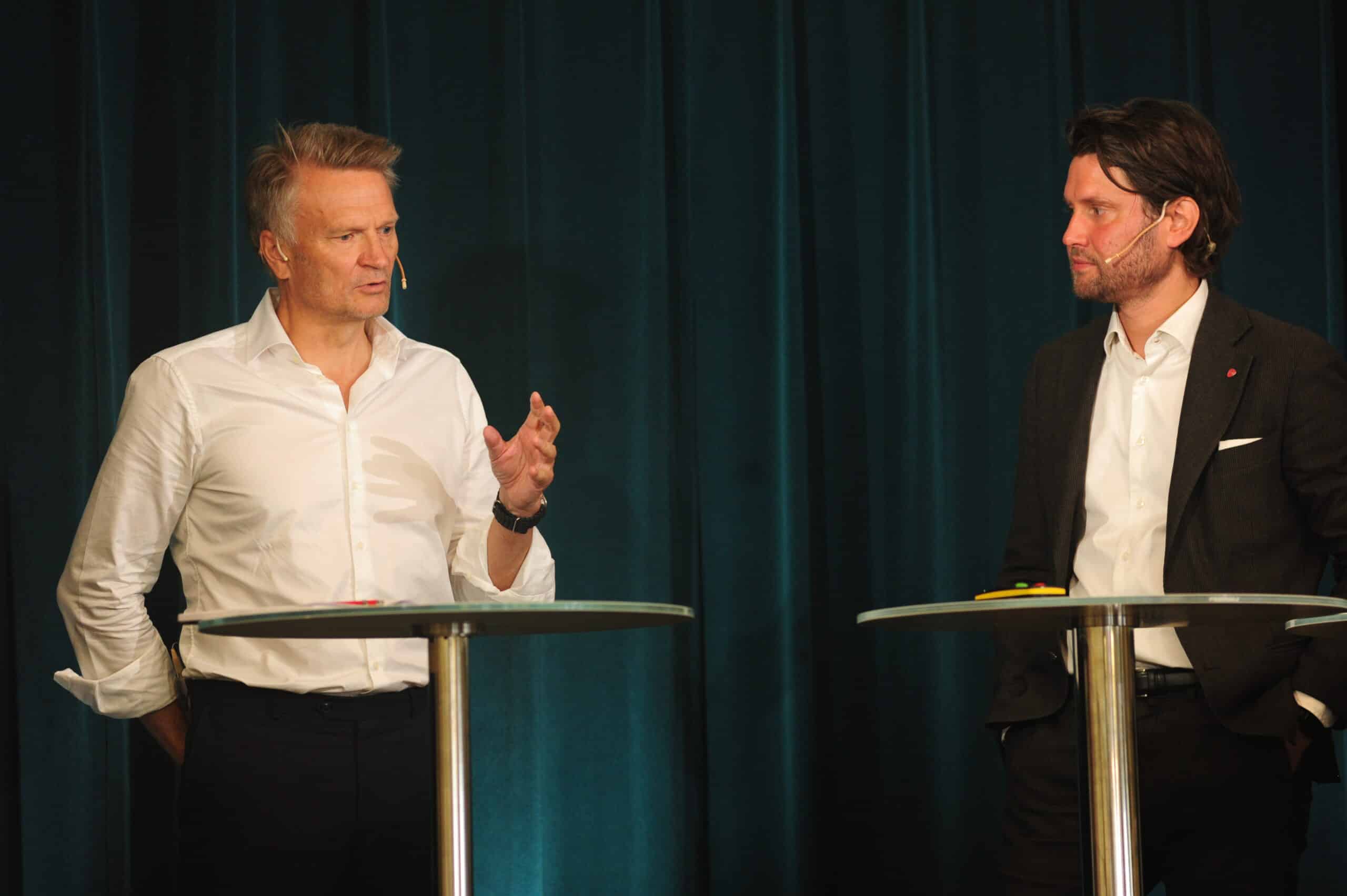 Egil Matsen i Sparebankstiftelsen DNB på scena meiner det er høg tid å oppdatere lovverket for stiftelsar.